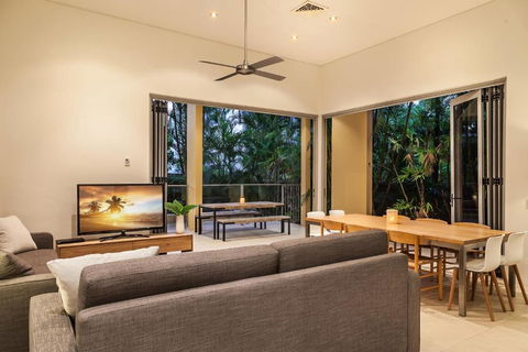 Contemporary & Luxurious Little Cove - Accommodation Fremantle 3