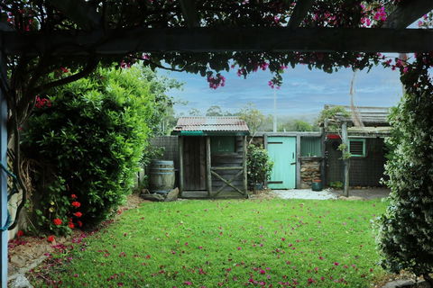 Alloway - Accommodation Fremantle 0