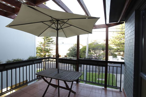 La Mer Sea View Apartment - Accommodation Fremantle 4