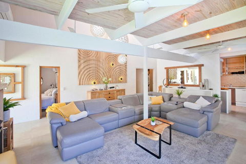 Stylish Luxury Home To Fit The Whole Family - Accommodation Fremantle 4