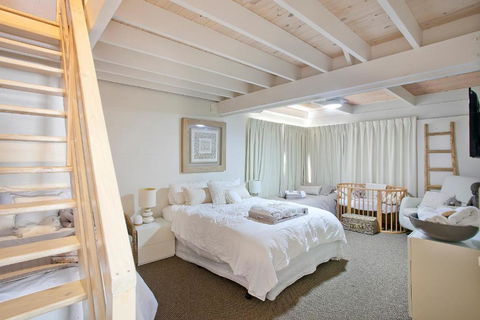 Stylish Luxury Home To Fit The Whole Family - Accommodation Fremantle 6