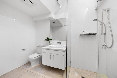 4 / 33 Noosa Drive - Accommodation Fremantle 4