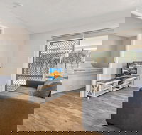 Sea-Hi Beachside Apartment