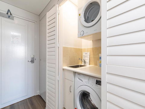 Sleek Modern & Comfortable On Hastings Street - Accommodation Fremantle 1
