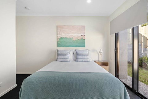 DAYDREAMING Airlie Beach Water Views & Only 200m To Boardwalk. - Accommodation Fremantle 3