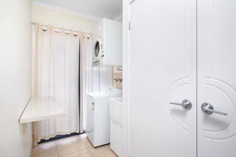 18 Naiad Court Rainbow Shores Modern Beach House Walk To Beach - Accommodation Fremantle 6