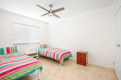 18 Naiad Court Rainbow Shores Modern Beach House Walk To Beach - Accommodation Fremantle 3