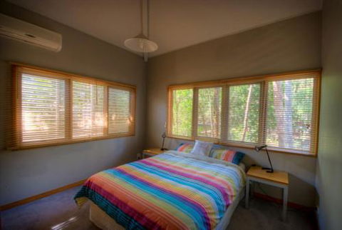 6 Satinwood Drive Rainbow Shores Stylish Beach House Free WiFi - Accommodation Fremantle 0