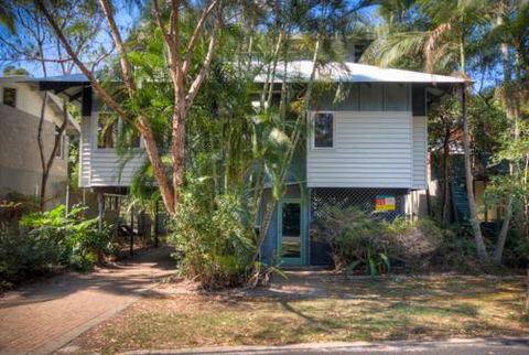 6 Satinwood Drive Rainbow Shores Stylish Beach House Free WiFi - Accommodation Fremantle 4