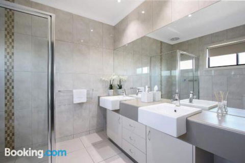 Cypress Townhouse 23 Suite - Accommodation Fremantle 3