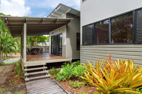 12 Naiad Court Pool Sleeps 8 Close To Beach - Accommodation Fremantle 6