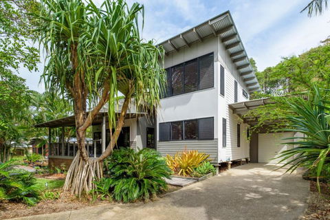 12 Naiad Court Pool Sleeps 8 Close To Beach - Accommodation Fremantle 3