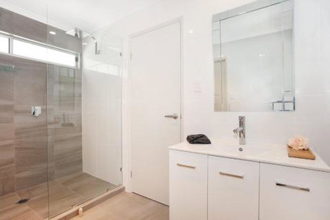 BEACH SHOPS & FABULOUS VACATION HOME! - Accommodation Fremantle 3