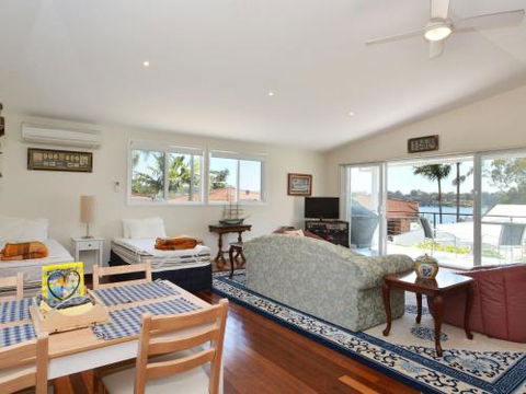 Morisset Waterfront 1bdr Studio Looking Over Trinity Marina - Accommodation Fremantle 5