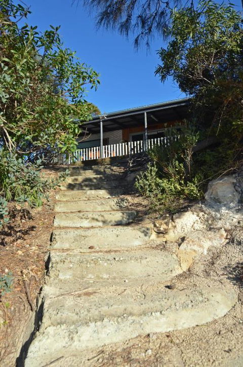 CDC 625 Beach House Incl.rear 2BR Studio - Accommodation Fremantle 2