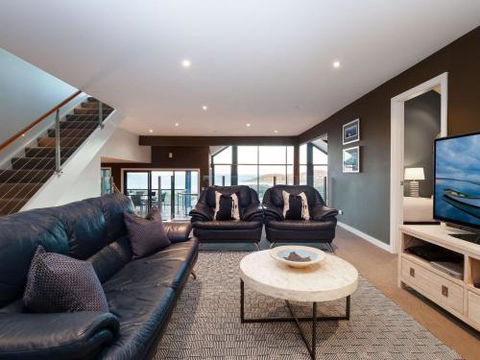 Venabu On Garuwa 20 Garuwa Street Spectacular House With Fabulous Views - Accommodation Fremantle 3