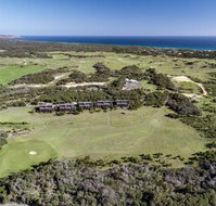DREW Stay on St. Andrews Top Rated Golf Course - Accommodation Fremantle