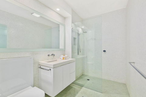 Spectacular Penthouse In Little Cove Noosa Heads Unit 2 Cuvee 29 Allambie Rise - Accommodation Fremantle 4