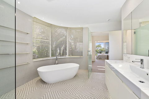 Spectacular Penthouse In Little Cove Noosa Heads Unit 2 Cuvee 29 Allambie Rise - Accommodation Fremantle 6