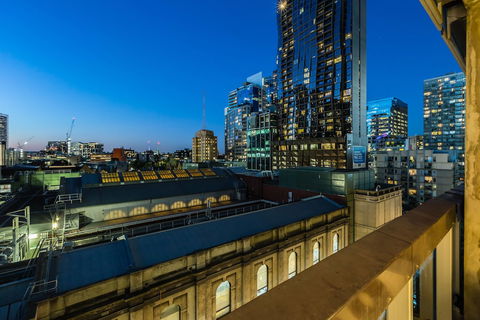 Auguste 2 BDR Melbourne Apartment - Accommodation Fremantle 0
