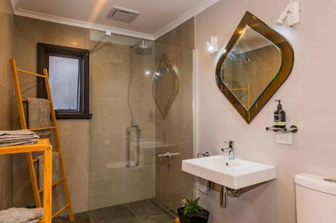 Lofty Views City Stunner! - Accommodation Fremantle 4