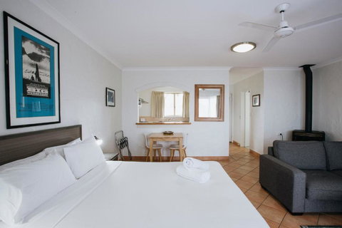Canal Rocks Beachfront Apartments - Accommodation Fremantle 3