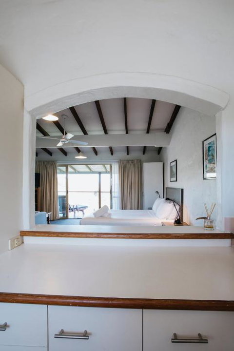 Canal Rocks Beachfront Apartments - Accommodation Fremantle 2