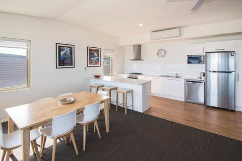 Canal Rocks Beachfront Apartments - Accommodation Fremantle 1