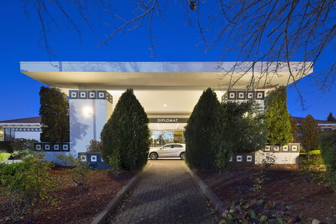 Ramada By Wyndham Diplomat Canberra - Accommodation Fremantle 2