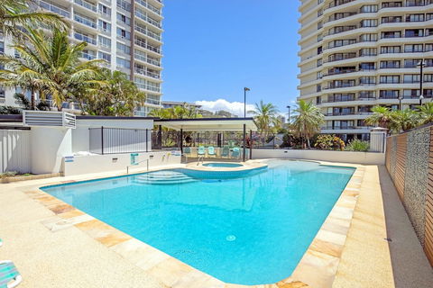 Burleigh Beach Tower - Accommodation Fremantle 3