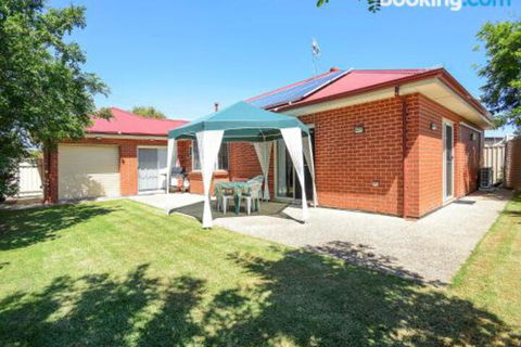 All Seasons Port Elliot Holiday House - Accommodation Fremantle 3