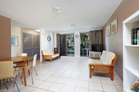 Levuka Unit 4 14 Moreton Pde. Kings Beach - Accommodation Fremantle 4