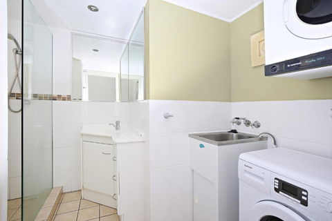 Levuka Unit 4 14 Moreton Pde. Kings Beach - Accommodation Fremantle 1