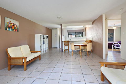 Levuka Unit 4 14 Moreton Pde. Kings Beach - Accommodation Fremantle 6