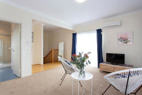 Bella Vista Townhouse With Views - Accommodation Fremantle 5