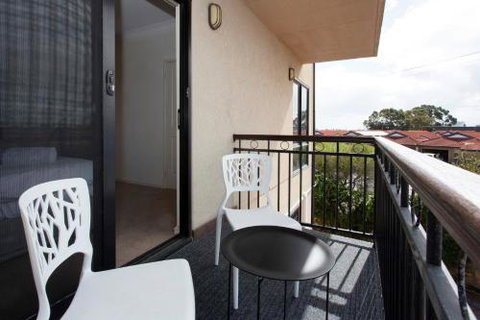 Bella Vista Townhouse With Views - Accommodation Fremantle 4