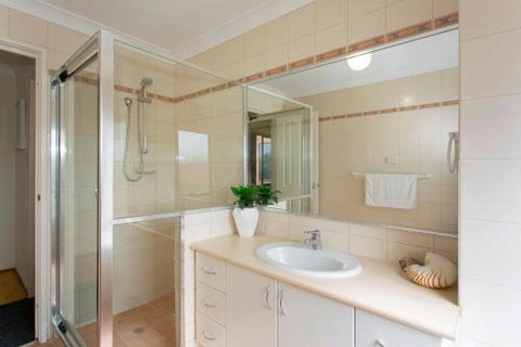 Bella Vista Townhouse With Views - Accommodation Fremantle 2