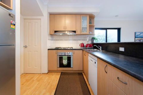 Bella Vista Townhouse With Views - Accommodation Fremantle 3