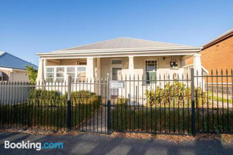 William Cottage Central Heritage Home - Accommodation Fremantle 0