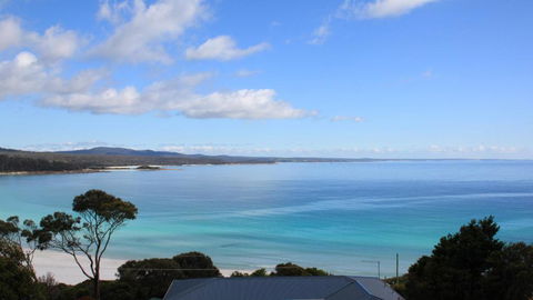 SEA EAGLE COTTAGE Amazing Views Of Bay Of Fires - Accommodation Fremantle 2