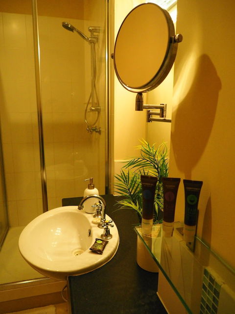 Master Suite With Private Entrance - Accommodation Fremantle 3