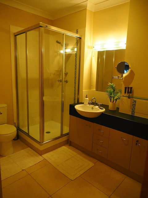 Master Suite With Private Entrance - Accommodation Fremantle 5