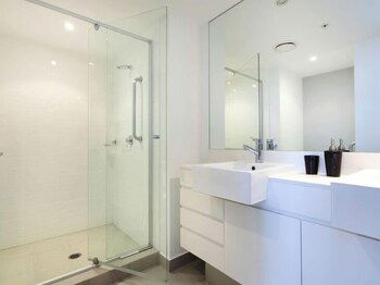 Panoramic Views At Sub Penthouse Apt - Accommodation Fremantle 3