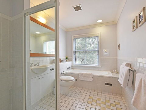 Villa Joie De Vie Located Within Cypress Lakes - Accommodation Fremantle 4