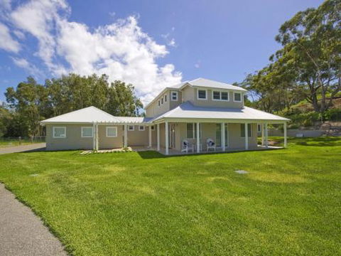 Echo Beach House 16 Reflections Dr Luxurious House With Magnificent Pool & Ducted Air - Accommodation Fremantle 0