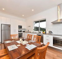 Kinloch Cottage renovated to new on Daisy Hill Vineyard - Accommodation Fremantle