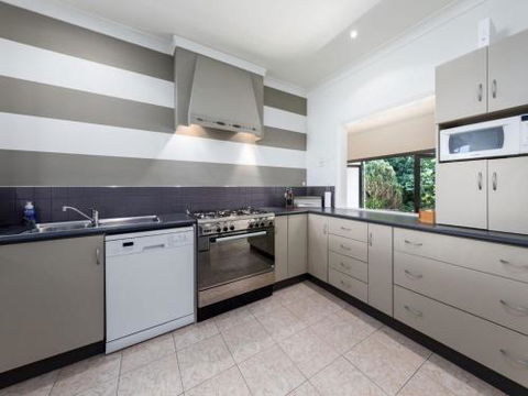 THE BEACH HOUSE Gerroa 4pm Check Out Sundays - Accommodation Fremantle 5