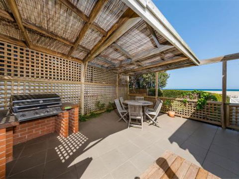 THE BEACH HOUSE Gerroa 4pm Check Out Sundays - Accommodation Fremantle 1
