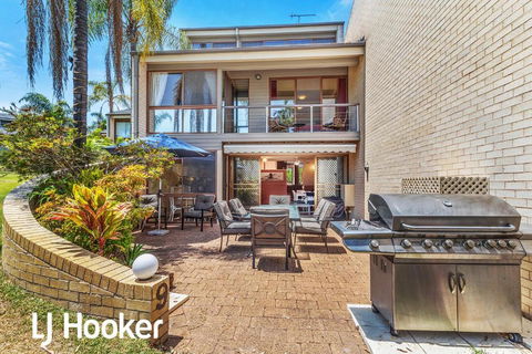 Amazing Waterfront Location Pool Beach Water Views Tropical Gardens - Accommodation Fremantle 2