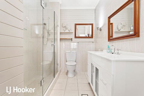 Amazing Waterfront Location Pool Beach Water Views Tropical Gardens - Accommodation Fremantle 4